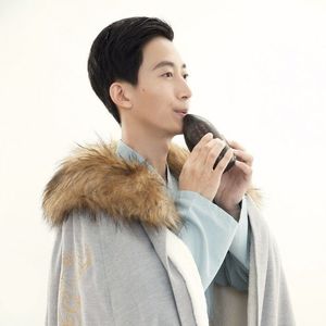 撕开奶罩揉吮奶头玩
